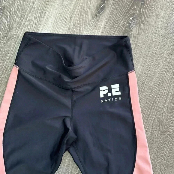 P.E. NATION  The Chasse Legging Black/Salmon
Regular price$140 Size Large - Picture 4 of 6